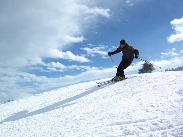 Skiing-in-Gulmarg
