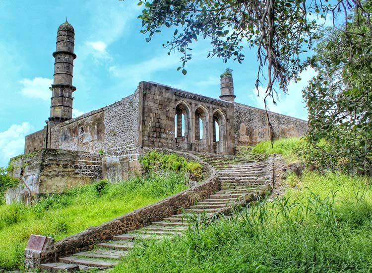 14 Most popular Forts and Palaces in Madhya Pradesh