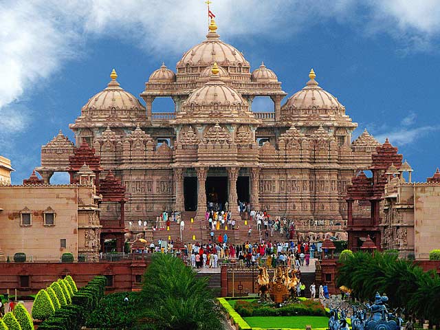 Swaminarayan Akshardham Temple in Gandhinagar: temples in gujarat