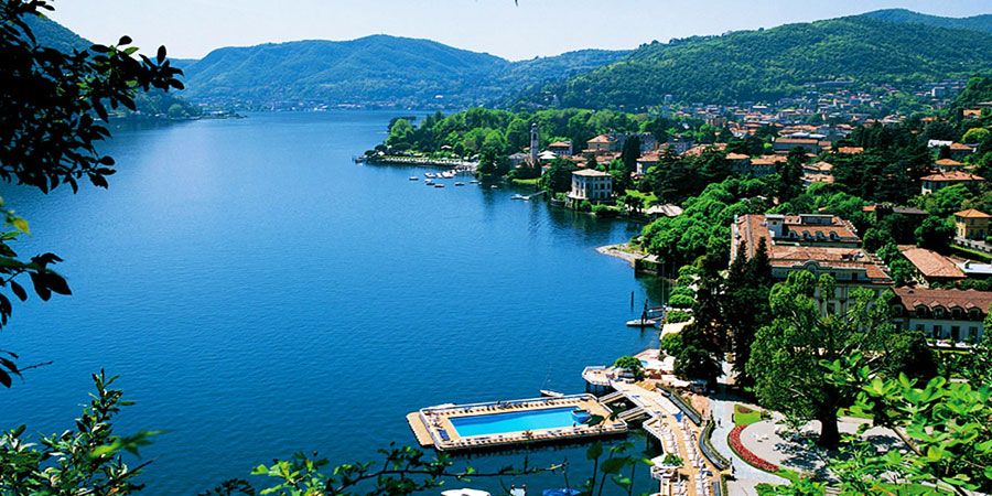 Scenic beauty all around explore the lake of Italy.