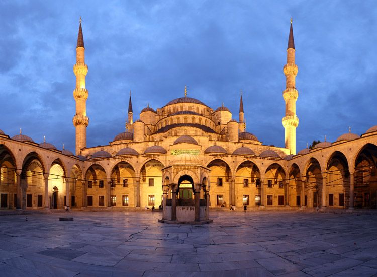  Blue Mosque in istanbul