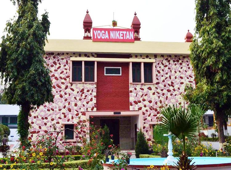 12 Best Ashrams in Rishikesh for Yoga and Meditation