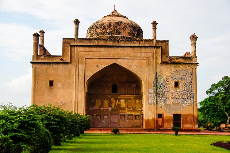 8 Best Places to Visit in Agra for a Memorable Vacation