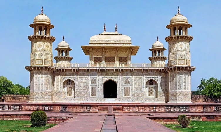 8 Best Places to Visit in Agra for a Memorable Vacation