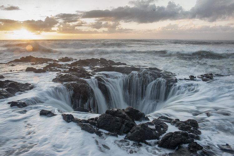 Thor’s Well On The Oregon Coast appears to be draining The Pacific Ocean.