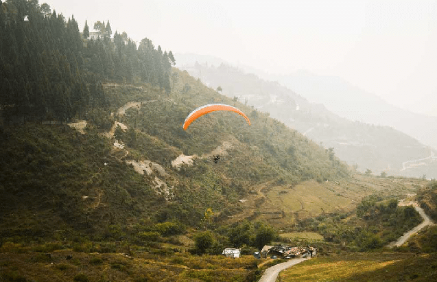 paragliding in mussoorie