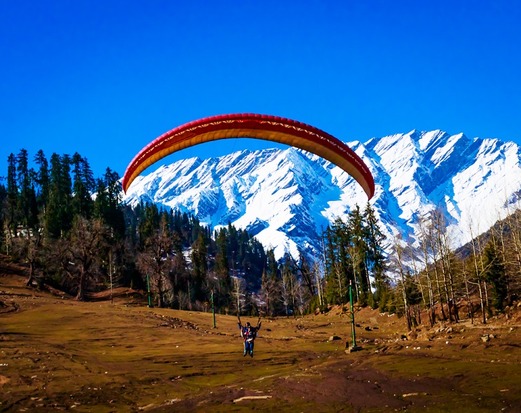 Solang Valley, is one of the top adventurous destinations in Himachal Pradesh