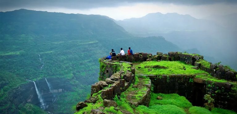 places to visit near pune within 200 km in winter