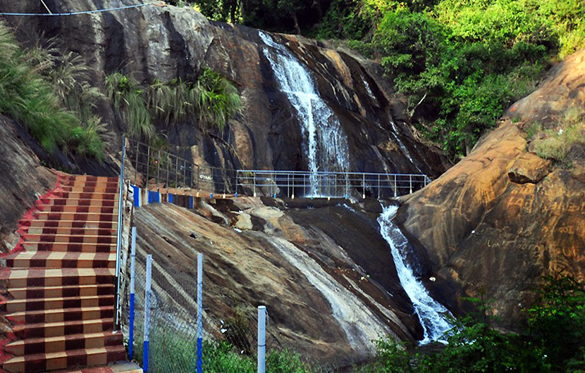 Aagaya-Gangai-Waterfall-in-Namakkal-District