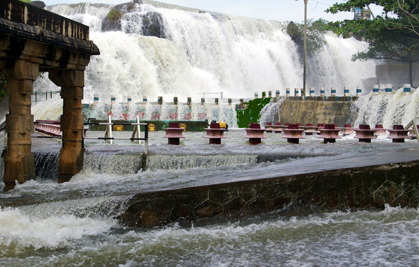 Thirparappu-Water-Falls-in-Kanyakumari-District
