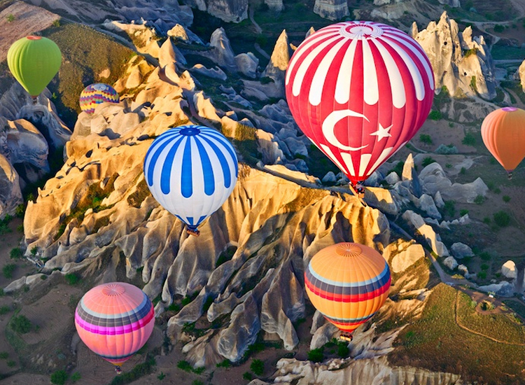 Deluxe-hot-air-balloon-ride-in-Cappadocia