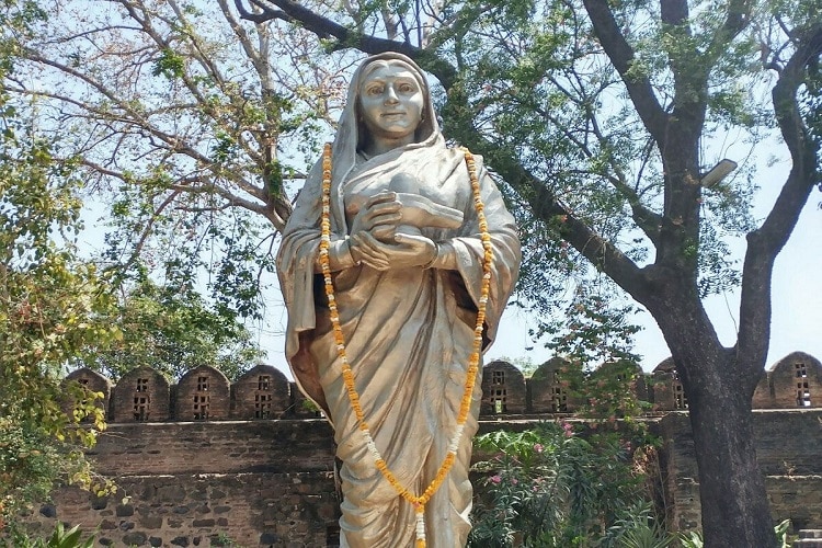 ahilya-bai-statue-varanasi