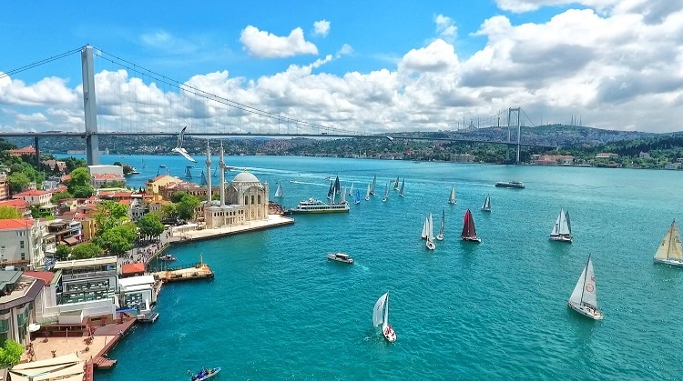 Board A Luxury Dinner Cruise Between Europe And Asia On The Bosphorus For Turkish Delights