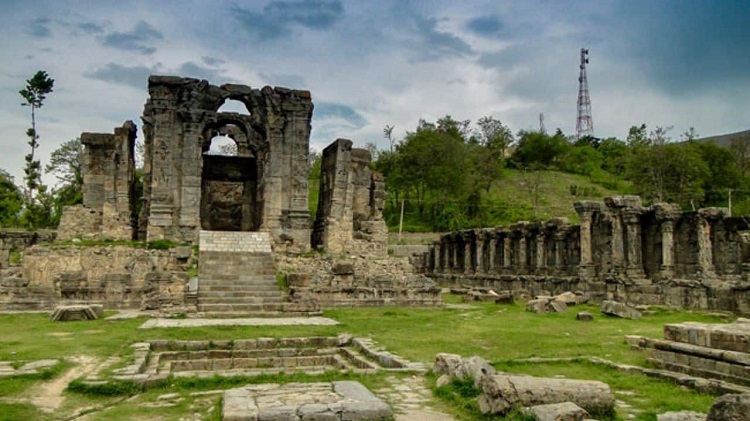Do Not Miss Martand Sun Temple in Kashmir, Once Home To Immense Wealth