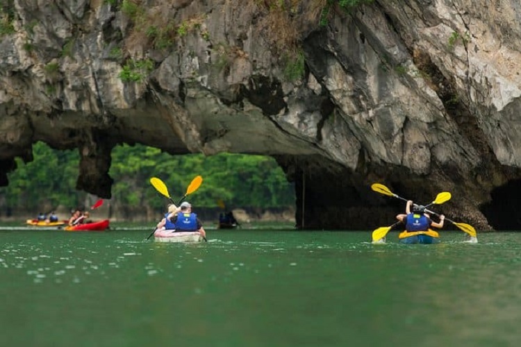 Halong-Bay-with-Luxury