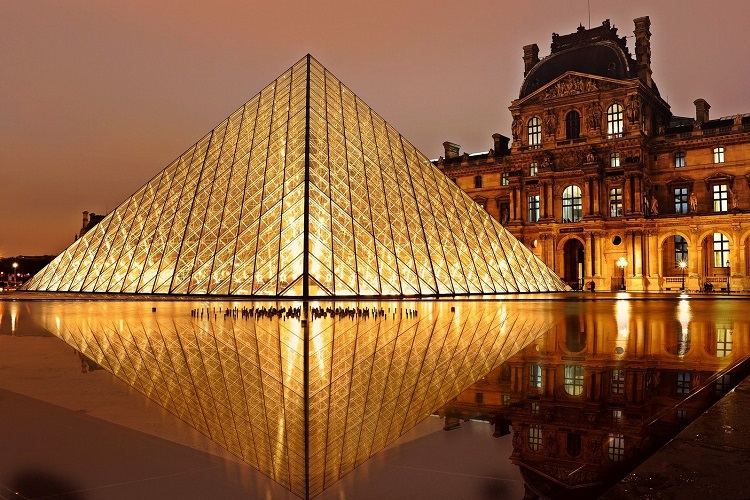 Louvre Museum, It has some of the interesting facts of Paris
