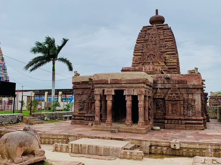 Brahma_Temple_AlampurTelangana.jpg