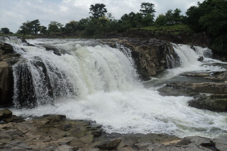 Kuntala-Waterfall1